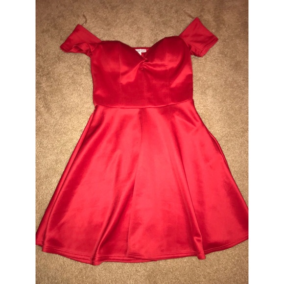 Charlotte Russe Dresses & Skirts - Sweetheart red silk date night off shoulder dress